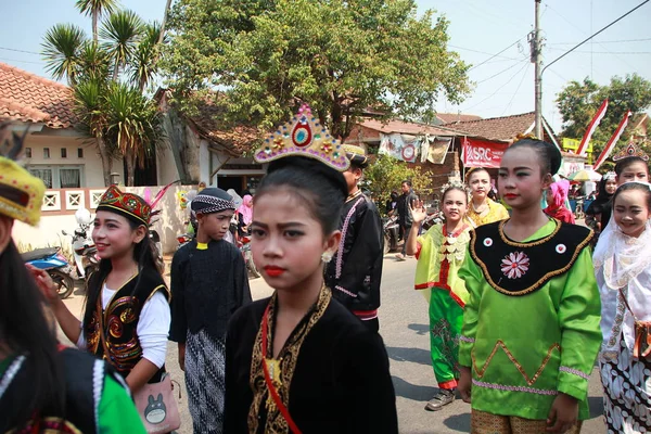 Défilé Costumes Culturels Traditionnels Par Les Jeunes Lors Cérémonie Anniversaire — Photo