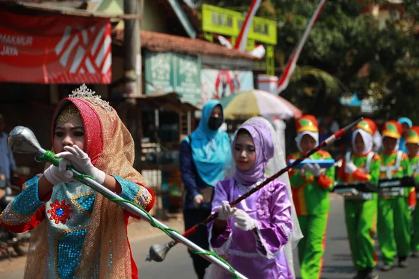 Desfile Trajes Culturales Tradicionales Los Jóvenes Ceremonia Del Aniversario República — Foto de Stock