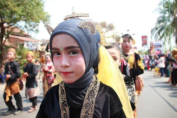 Desfile Trajes Culturales Tradicionales Los Jóvenes Ceremonia Del Aniversario República —  Fotos de Stock