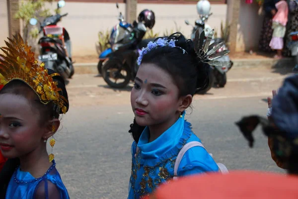 Défilé Costumes Culturels Traditionnels Par Les Jeunes Lors Cérémonie Anniversaire — Photo