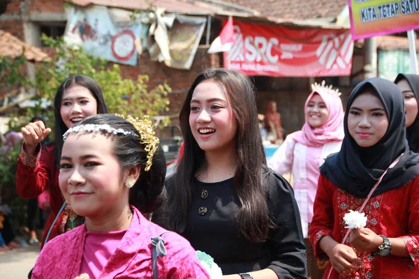 Défilé Costumes Culturels Traditionnels Par Les Jeunes Lors Cérémonie Anniversaire — Photo