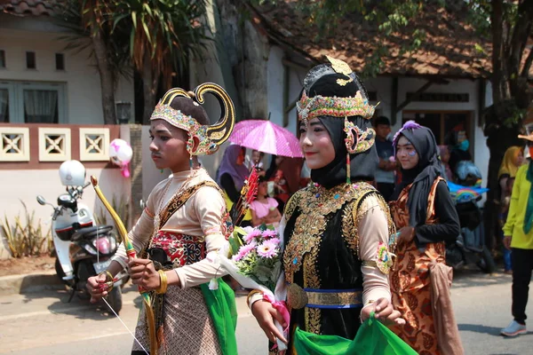 Parade Traditional Cultural Costumes Young People 74Th Republic Indonesia Anniversary — Stock Photo, Image