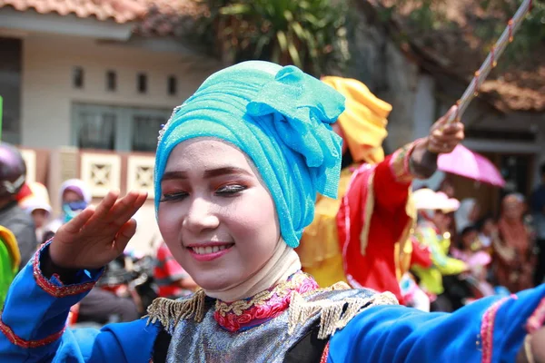 Desfile Trajes Culturais Tradicionais Por Jovens Cerimônia Aniversário 74Th Republic — Fotografia de Stock