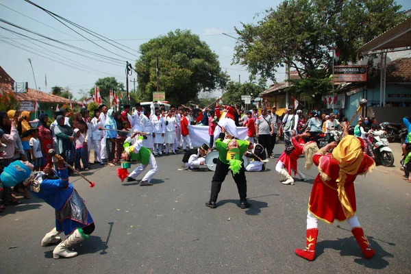 Desfile Trajes Culturais Tradicionais Por Jovens Cerimônia Aniversário 74Th Republic — Fotografia de Stock