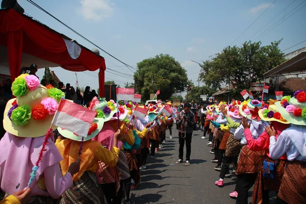 Přehlídka Tradičních Kulturních Kostýmů Mladých Lidí 74Ti Indonéské Republiky Výročí — Stock fotografie