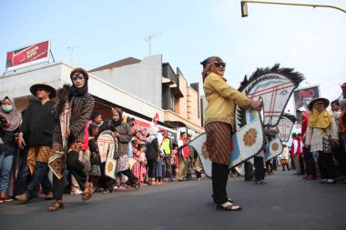 Jathilan/Kuda topakdans performansları. Jathilan/Kuda Lumping Java geleneksel bir dans.
