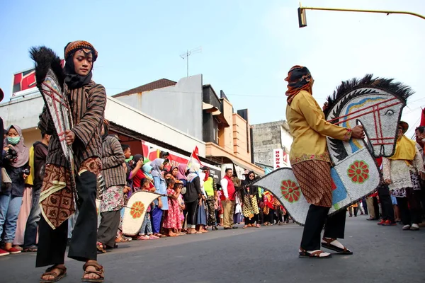 Jathilan/Kuda topakdans performansları. Jathilan/Kuda Lumping Java geleneksel bir dans. — Stok fotoğraf