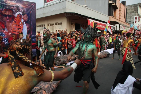 Ação Teatro Rua Que Conta Lenda Crônica Terrestre Batang Uma — Fotografia de Stock