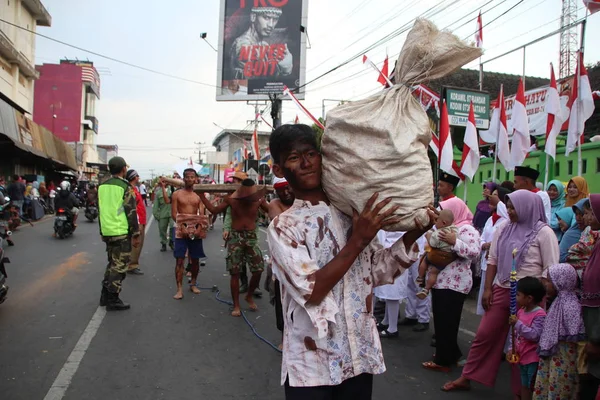 Μοναδική Παρέλαση Στολών Στους Δρόμους Αποκριάτικο Πάρτι Batang Ινδονησία Αυγούστου — Φωτογραφία Αρχείου