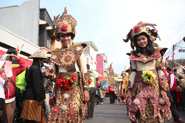 Parade Kostum Yang Unik Jalan Jalan Partai Halloween Batang Indonesia — Stok Foto