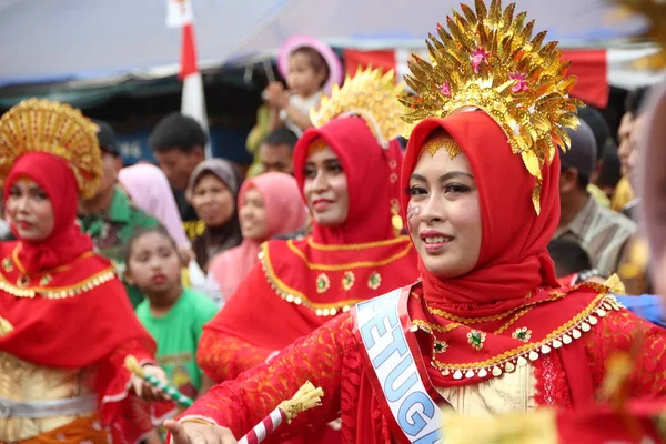 Hermosas Mujeres Indonesias Con Trajes Tradicionales Carnaval Único Fresco Batang —  Fotos de Stock