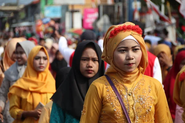 Belle Donne Indonesiane Indossano Costumi Tradizionali Carnevale Unico Fresco Batang — Foto Stock