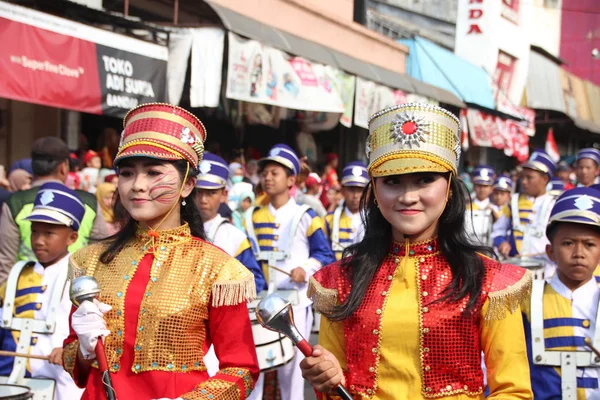 Vackra Indonesiska Kvinnor Klädd Traditionella Kostymer Unik Och Cool Karneval — Stockfoto