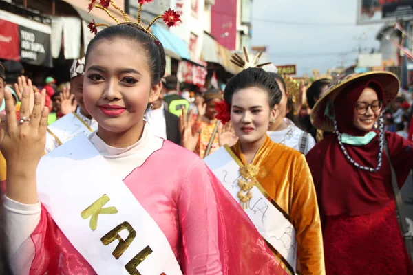 Mulheres Indonésias Bonitas Vestindo Trajes Tradicionais Carnaval Único Legal Batang — Fotografia de Stock