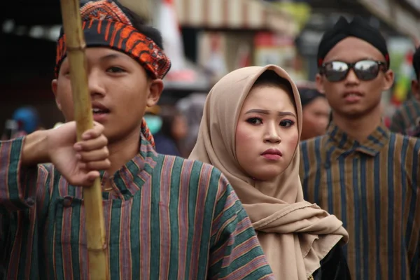 Belles Indonésiennes Portant Des Costumes Traditionnels Dans Carnaval Unique Cool — Photo