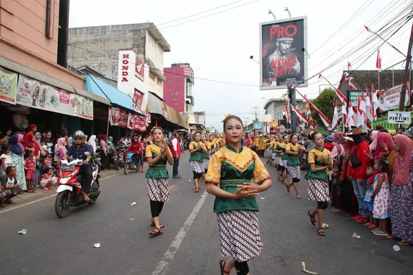 Parad Traditionella Kulturella Kostymer Unga Människor Batang Indonesien Centrala Java — Stockfoto