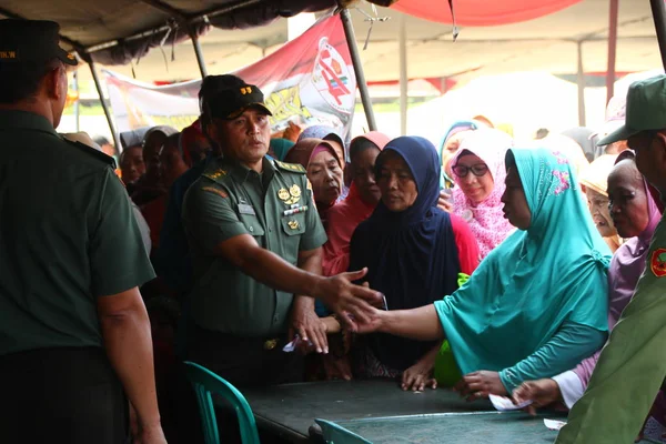 Actividades Servicio Social Brindando Tratamiento Gratuito Comunidad Batang Indonesia Septiembre —  Fotos de Stock