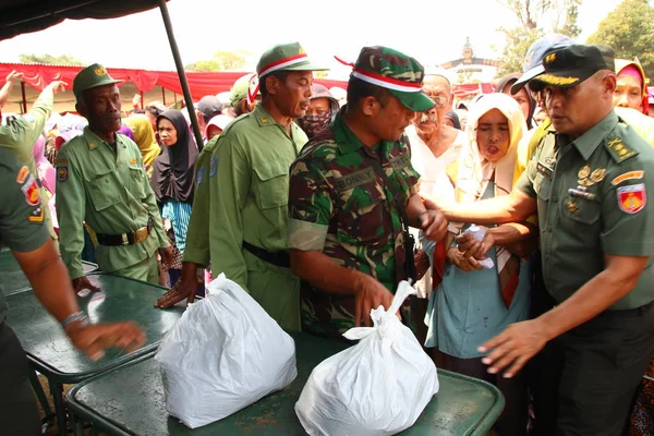 Actividades Servicio Social Brindando Tratamiento Gratuito Comunidad Batang Indonesia Septiembre —  Fotos de Stock