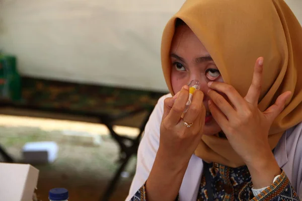 Batang Indonézia Szeptember 2019 Szép Női Orvos Tálalás Közben Betegek — Stock Fotó