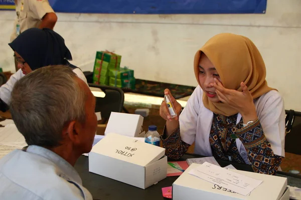 Batang Indonesia Settembre 2019 Bella Dottoressa Servizio Delle Pazienti Occasione — Foto Stock