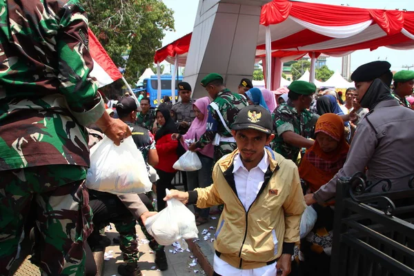 Atividades Serviço Social Fornecendo Tratamento Gratuito Para Comunidade Batang Indonesia — Fotografia de Stock