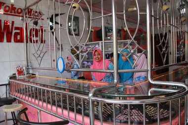 Tropik ülkedeki en iyi meyve, bu Avokado biz Bahasa Alpukat diyoruz