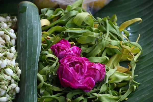 Venda Várias Flores Coloridas Mercado Rua Para Cerimônias Religiosas Decorações — Fotografia de Stock