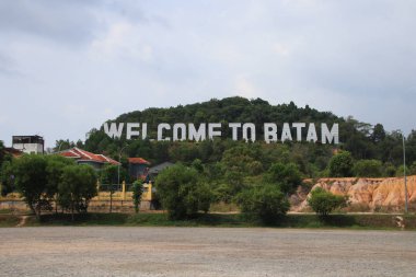 Batam Island Hoşgeldiniz Batam, Endonezya - Ağustos 7, 2019, Batam adası Endonezya büyük hoş geldiniz kelime, Güzel dönüm noktası ve turistik-Iconic güzel bir kadın ile
