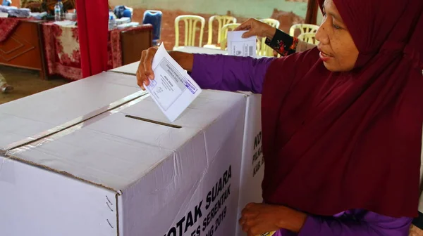 O processo eleitoral do chefe da aldeia, que envolveu muitos moradores — Fotografia de Stock