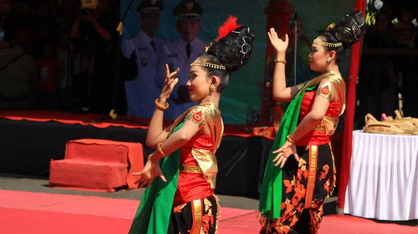 Group Dancers While Performing Street Stage Dancing Traditional Javanese Dance — Stock Photo, Image