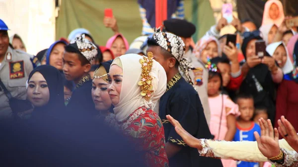 Bir Grup Dansçı Ekim 2019 Sokak Sahnesinde Geleneksel Java Dansı — Stok fotoğraf