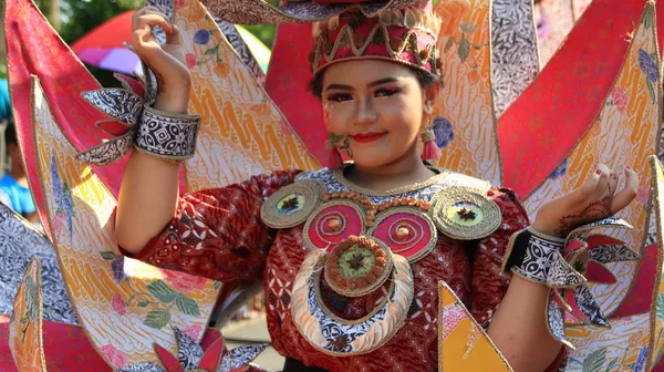 페크란 인도네시아 2019 아름다운 과잘생긴 남성들 의상을 사육제에 — 스톡 사진