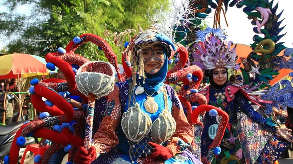 Pekalongan Indonesia Octubre 2019 Mujeres Hermosas Hombres Guapos Participan Usando — Foto de Stock