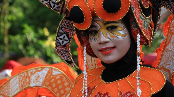 페크란 인도네시아 2019 아름다운 과잘생긴 남성들 의상을 사육제에 — 스톡 사진