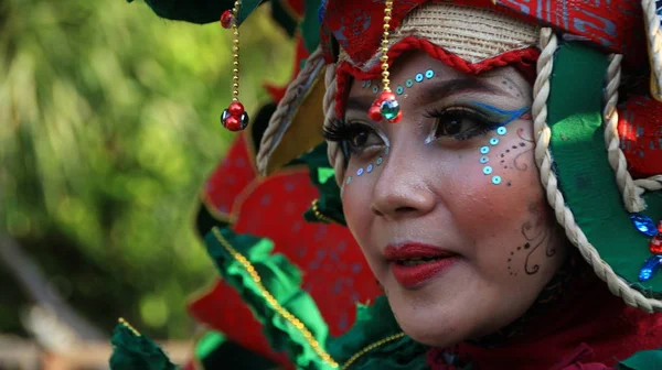 Pekalongan Indonezja Października 2019 Piękne Kobiety Przystojni Mężczyźni Uczestniczą Karnawale — Zdjęcie stockowe