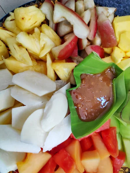 Lotis Buah Eller Rujak Frukt Med Varm Chili Pasta Indonesisk — Stockfoto