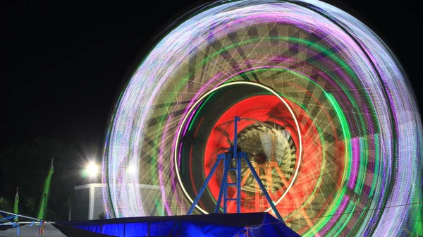 Lumini Iluminate Leagăne Obturator Lung Roată Ferris Timpul Batang Expo — Fotografie, imagine de stoc