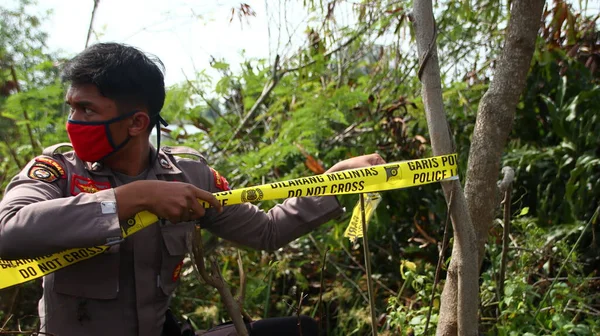 Agentes Polícia Durante Uma Reconstrução Assassinato Local Fortemente Vigiado Pekalongan — Fotografia de Stock