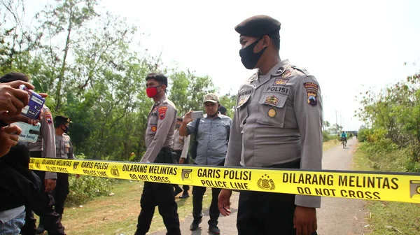 Agentes Polícia Durante Uma Reconstrução Assassinato Local Fortemente Vigiado Pekalongan — Fotografia de Stock