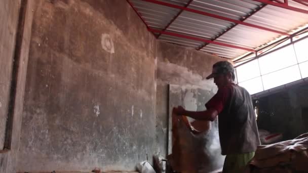 Proses Produksi Kulit Sapi Untuk Industri Pakaian Pemilihan Fokus Kebisingan — Stok Video