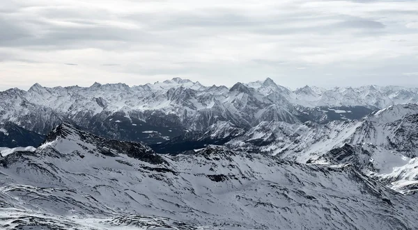 冷凍・ アイスのピークの山の風景 — ストック写真