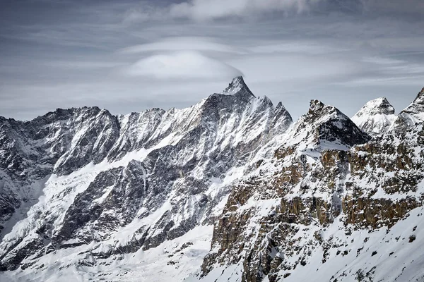 冷凍・ アイスのピークの山の風景 — ストック写真