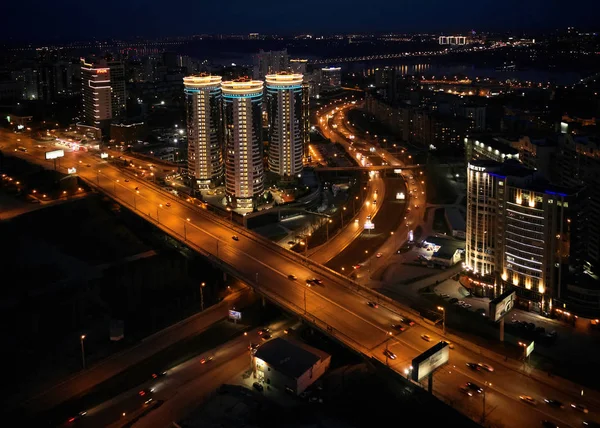 gün batımında Sibirya başkenti Novosibirsk şehir hava çekimi