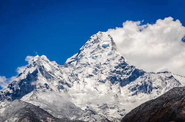 Nepal Everset için Trek dan Ama Dablam güzel görünümü. Himalayalar. 
