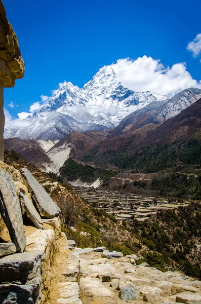 Belle vue sur Ama Dablam du trek à Everset au Népal. Himalaya . — Photo