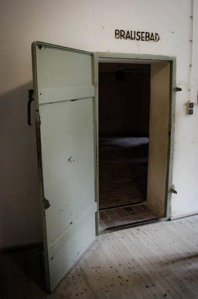 Dörr till gas kammare i koncentrationslägret Dachau — Stockfoto