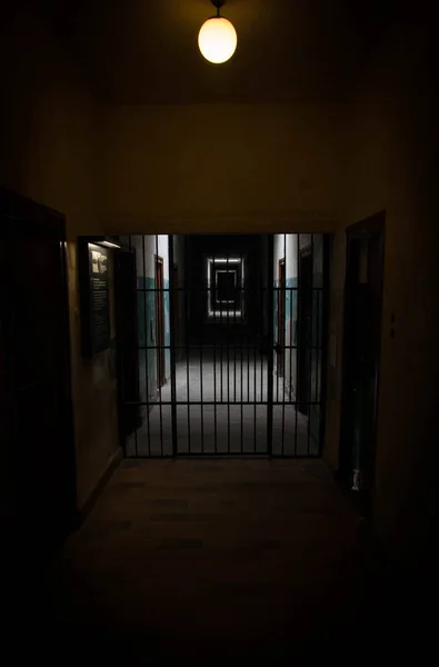 达豪纳粹集中营走廊黑白分明 — 图库照片
