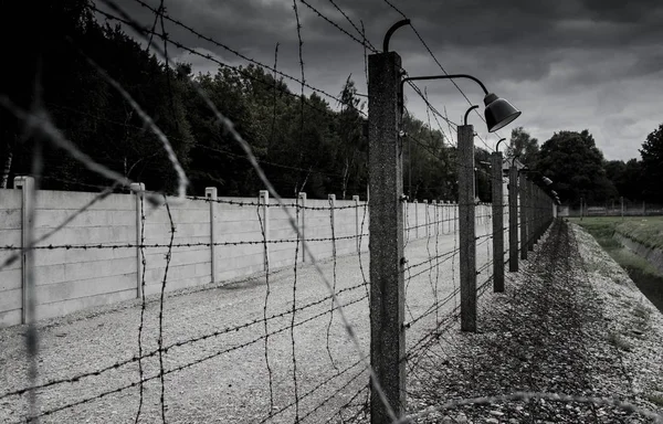 Ostné drátěné stěny koncentračního tábora Dachau Royalty Free Stock Obrázky