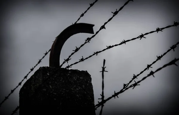 Стены колючей проволоки концентрационного лагеря Дахау Стоковое Фото