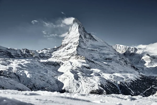 Zermatt'tan Matterhorn Doğu yüzünün çarpıcı görünümü